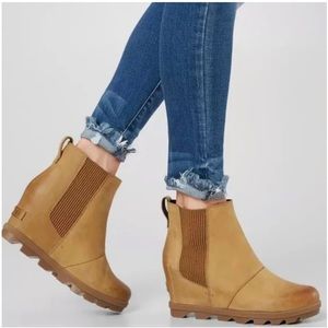 SOREL Joan of Arctic Leather Wedge Chelsea Ankle Bootie’s Size 7